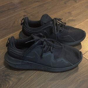 Nike Men's Black Sneakers